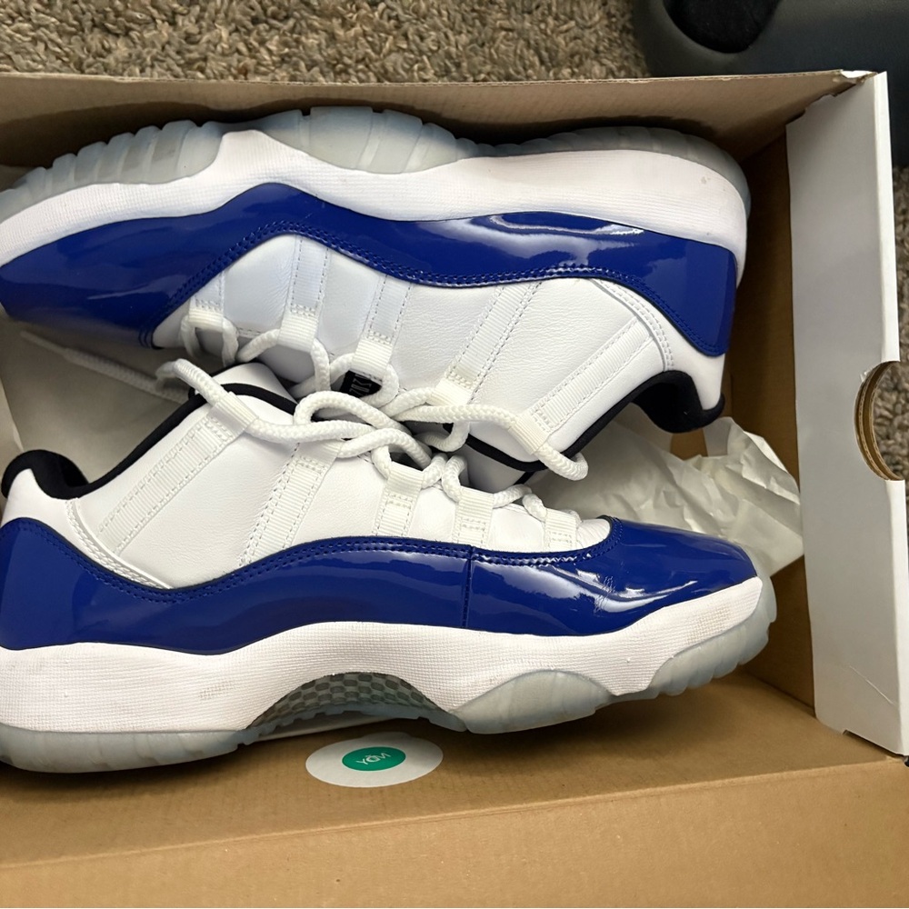 Women’s Jordan 11’s size 10.5 in women’s, size 9 in men’s